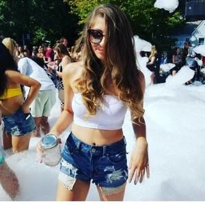 Meet your Posher, Ronee